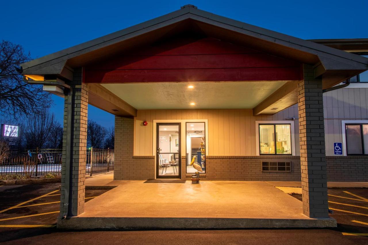Hilltop Inn & Suites Grove Exterior foto